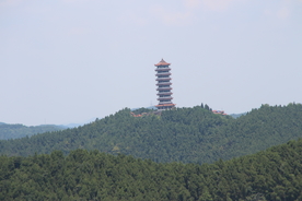 山顶宝塔