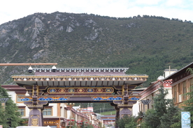 迪庆龟山公园大门