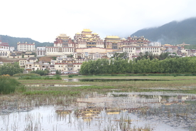 松赞林寺全景