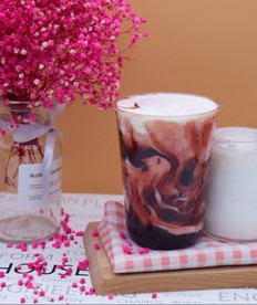 草莓蔓越莓酸奶