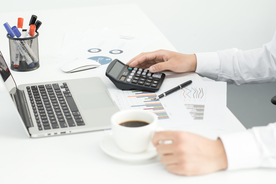 办公室商务和咖啡放松