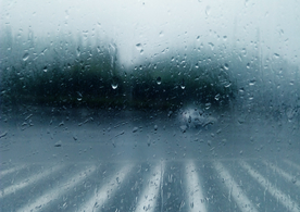 玻璃上的雨滴