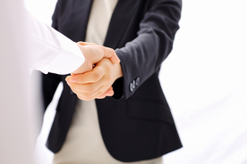 握手肢体动作图片