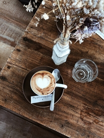 拉花咖啡杯俯视图