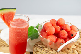 西瓜西瓜汁饮料图片