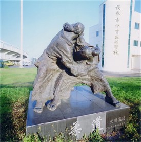 摔跤雕塑