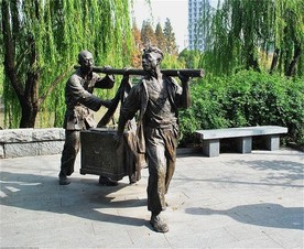 搬运工雕塑