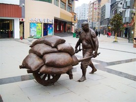 搬运工雕塑