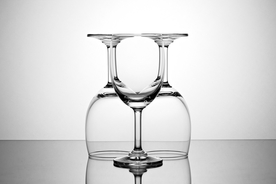 酒杯酒瓶水杯图片