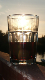 酒杯酒瓶水杯图片