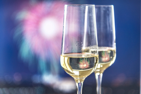 酒杯酒瓶水杯图片