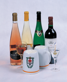 酒杯酒瓶水杯图片