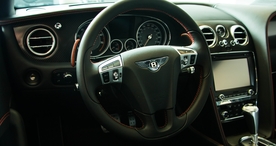 方向盘仪表盘高清图片