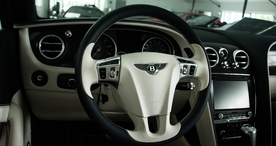 方向盘仪表盘高清图片