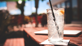 酒杯酒瓶水杯图片