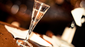 酒杯酒瓶水杯图片