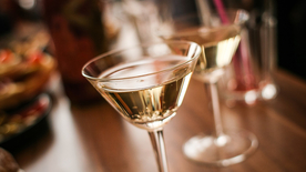 酒杯酒瓶水杯图片