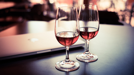 酒杯酒瓶水杯图片