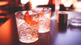 酒杯酒瓶水杯图片