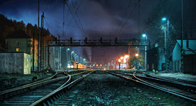夜晚的铁路