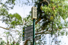 指示牌路牌导向指示图片