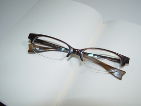 眼镜太阳镜近视镜老花镜图片