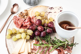 高级西餐厅西式水果沙拉摆盘桌布