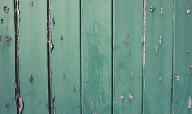 蓝绿色刷漆木板