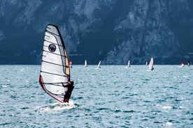 冲浪海上运动图片