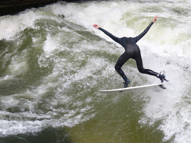 冲浪海上运动图片
