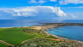 蓝天白云湖泊风景