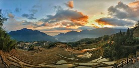 云彩山峦与山坡之上的梯田