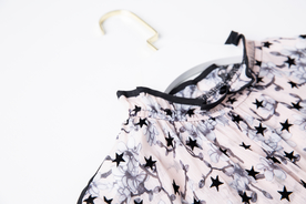 花俏连衣裙平铺图