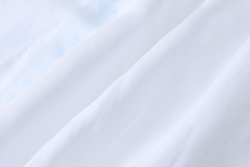 纯白色衣服特写