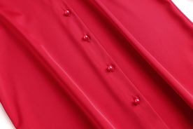 红色圆纽扣精修图