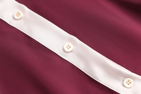 白色纽扣细节图