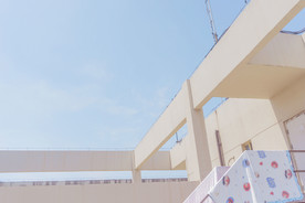 楼顶建筑线蓝天