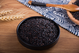 黑米五谷杂粮图片