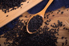 黑米五谷杂粮图片