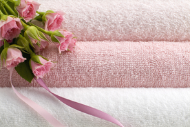 毛巾堆叠卷起图片