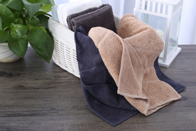 毛巾堆叠卷起图片