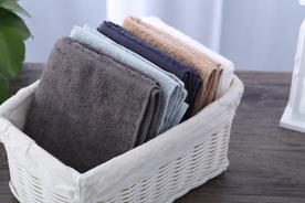 毛巾堆叠卷起图片