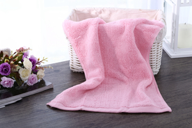 毛巾堆叠卷起图片