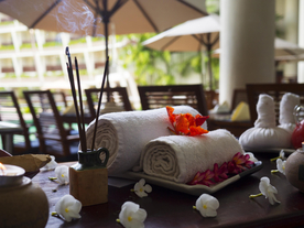 毛巾堆叠卷起图片