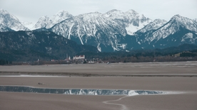 高山流水湖泊风景图片