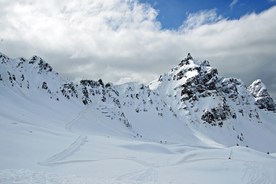 雪山山峰积雪图片