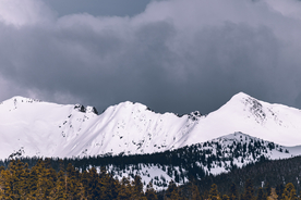 雪山山峰积雪图片