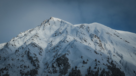 雪山山峰积雪图片