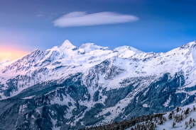 雪山山峰积雪图片