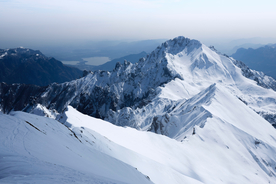 雪山山峰积雪图片